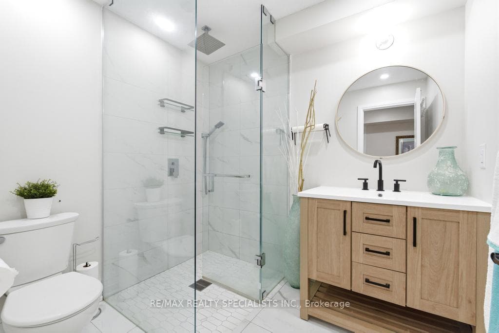 45 Peggy Avenue photo 37