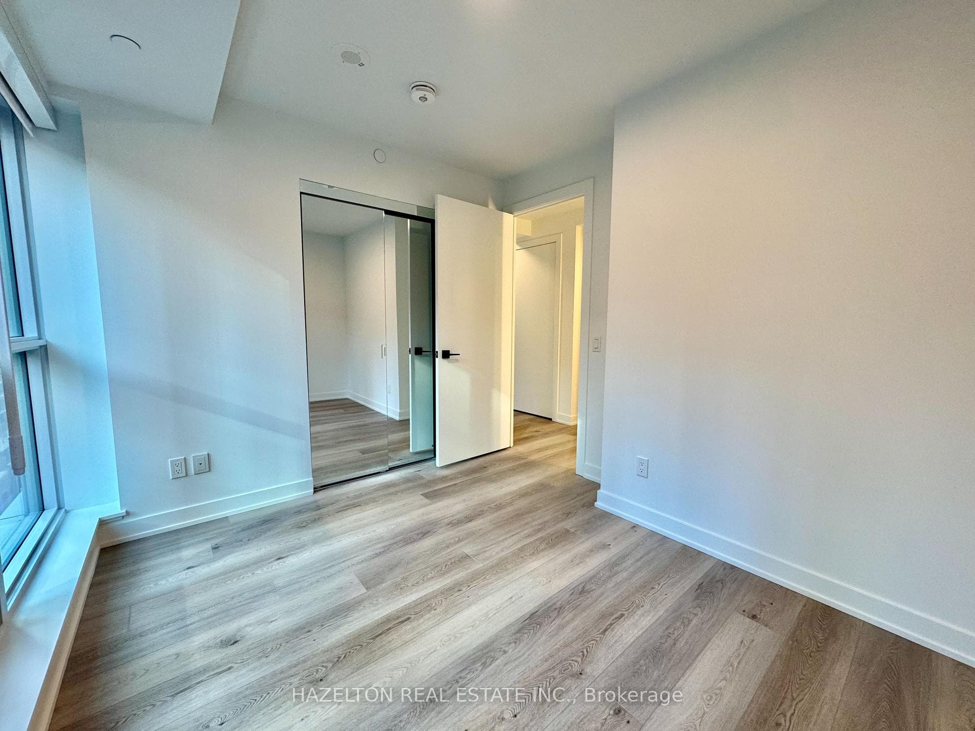 327 King Street Unit 1003 photo 7