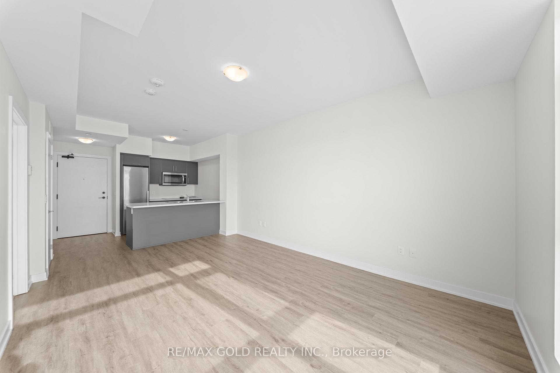 600 North Service Road Unit 506 photo 20