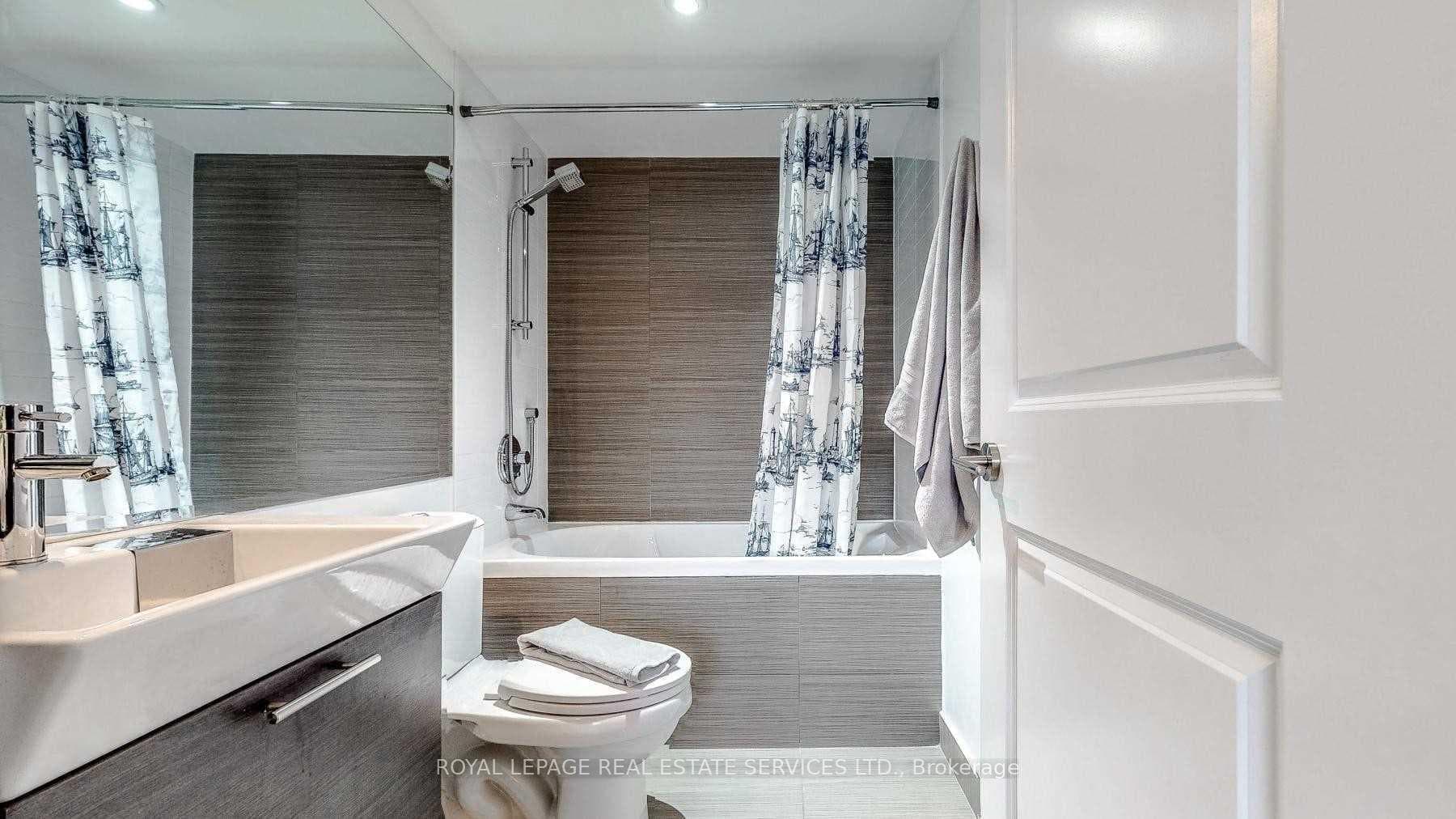 386 Yonge Street Unit 2010 photo 15