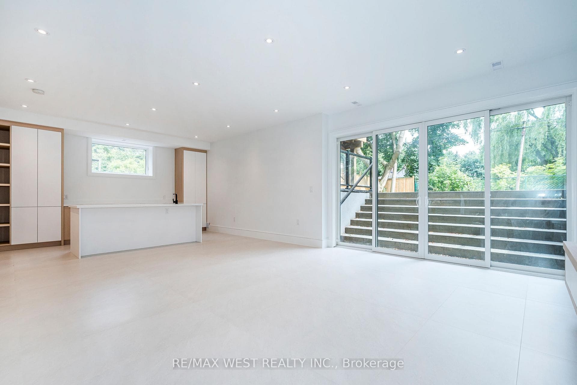 109 Hounslow Avenue photo 40