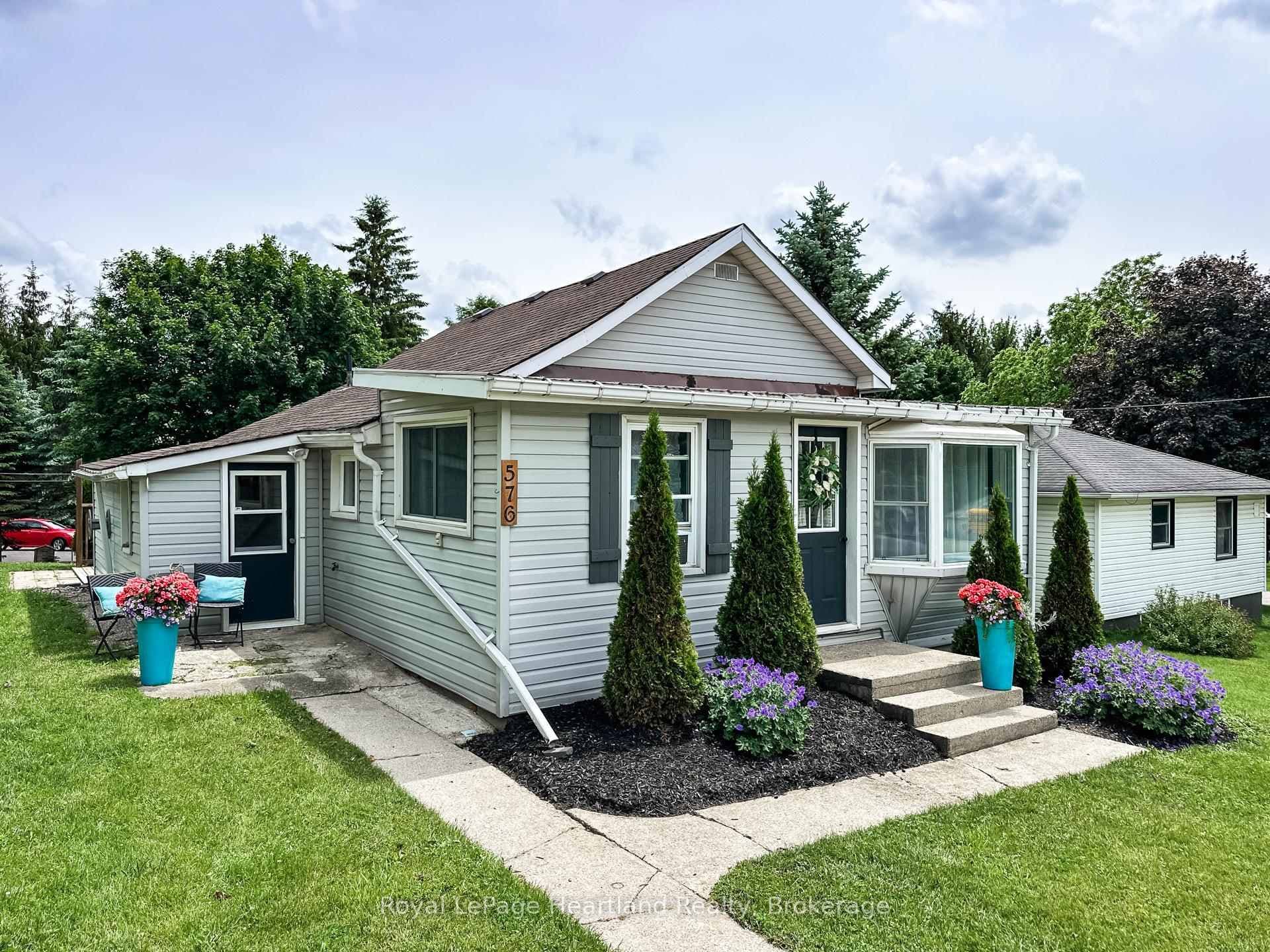 576 Queen Street photo 44