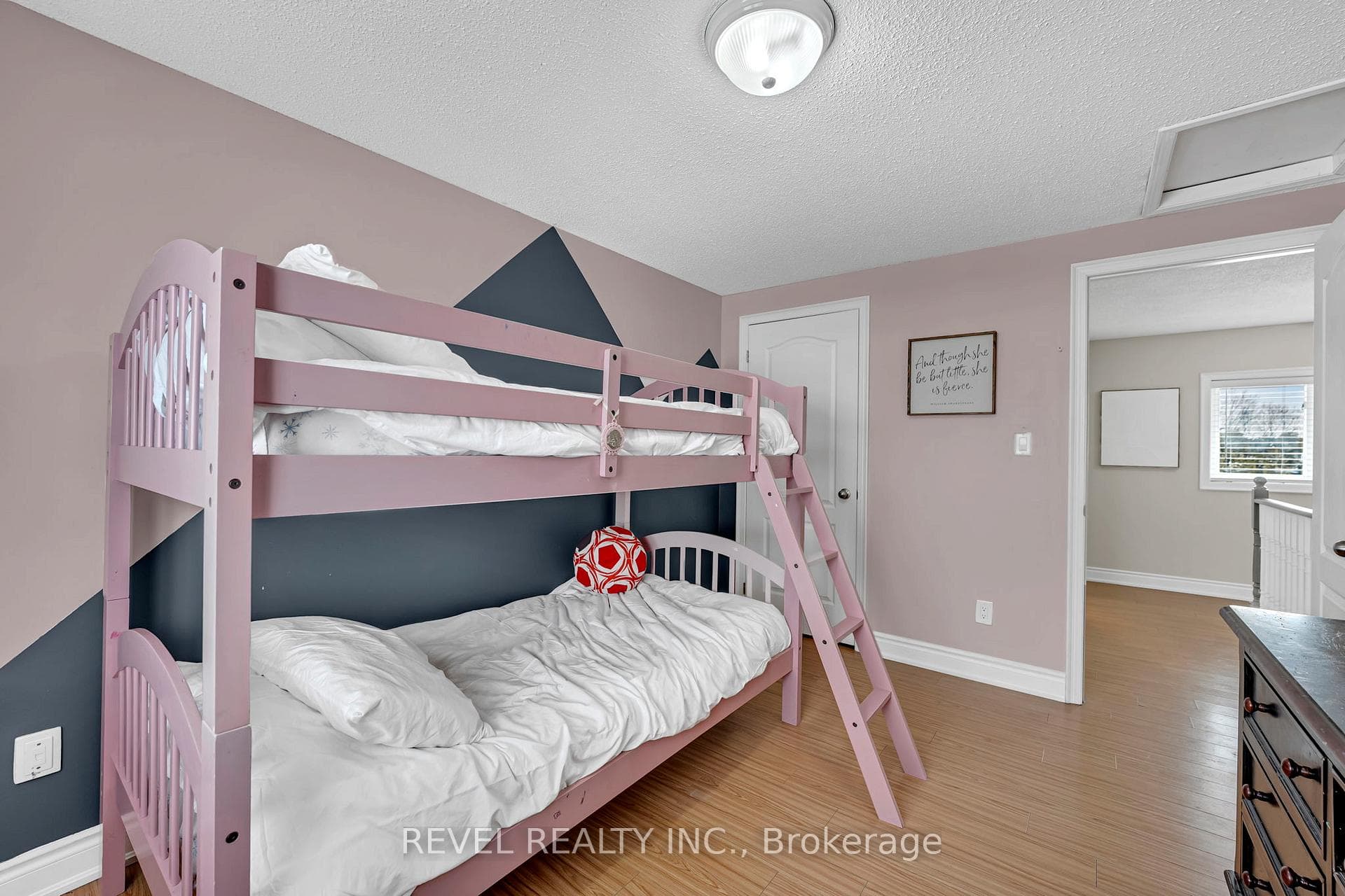 10 Barron Court photo 17
