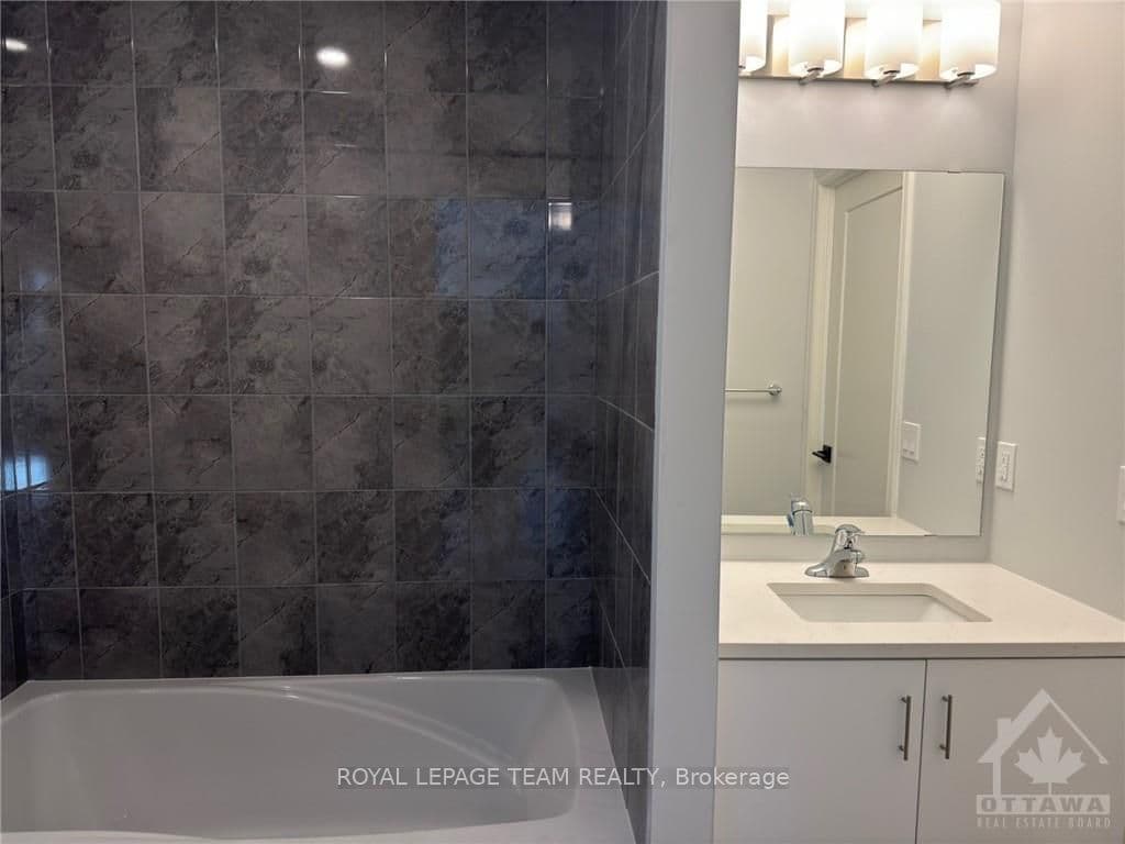 1350 HEMLOCK Road Unit 420 photo 13
