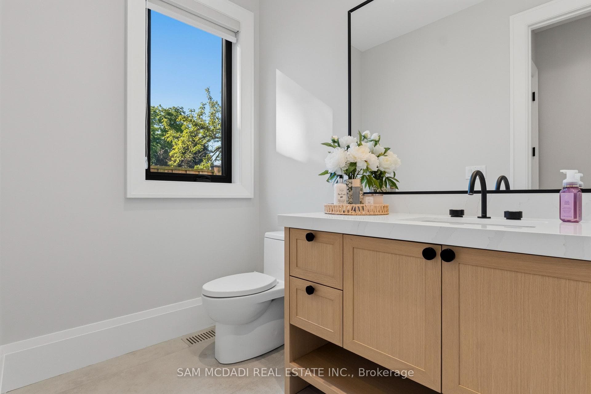 899 Danforth Place photo 20