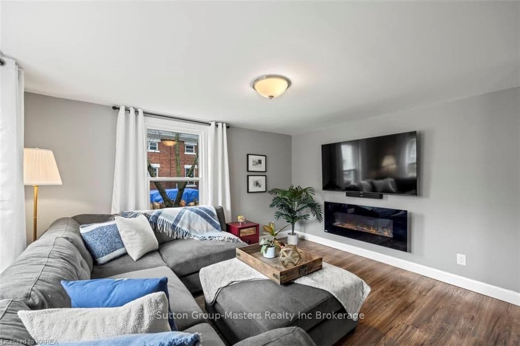 160 CHARLES Street photo 9