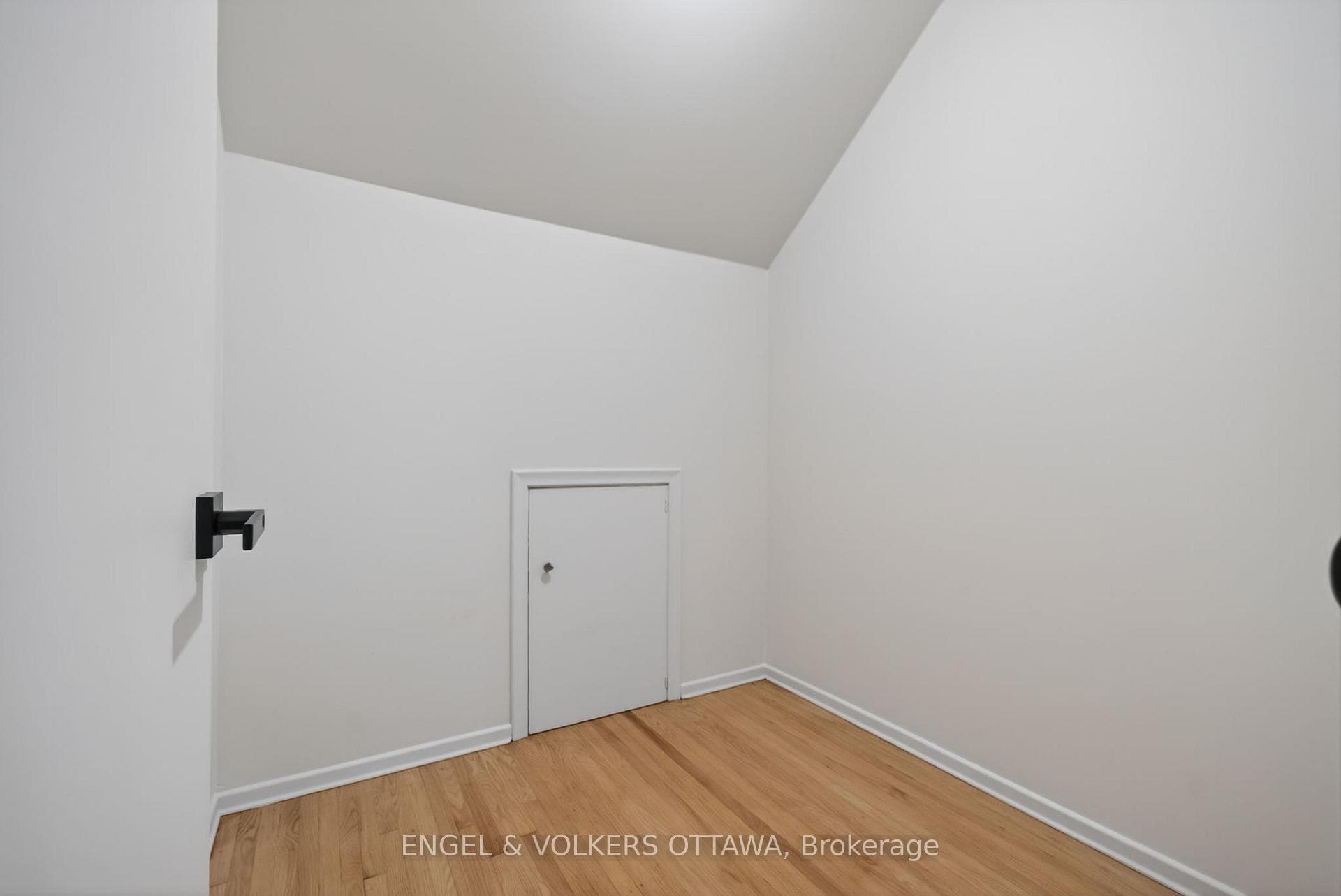 1862 Sharel Drive photo 21