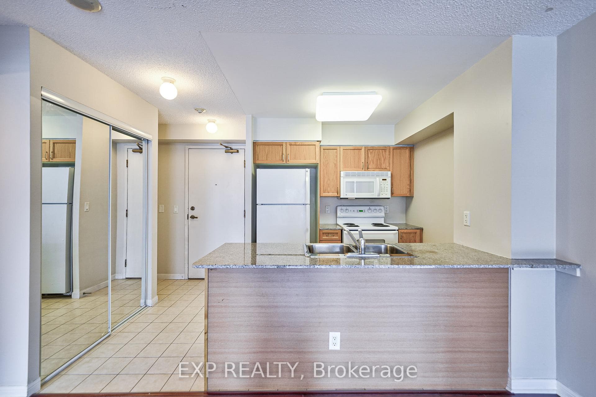 5940 Yonge Street Unit 215 photo 12