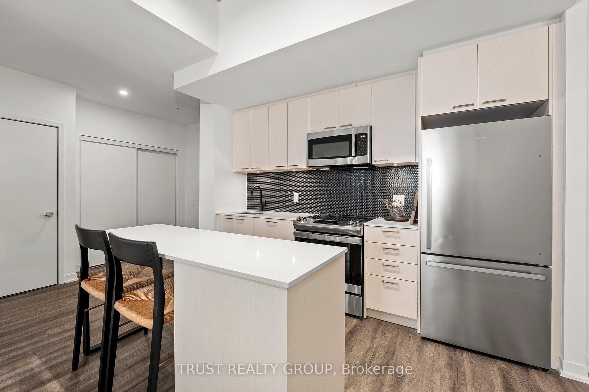 1808 St. Clair Avenue Unit 603 photo 4