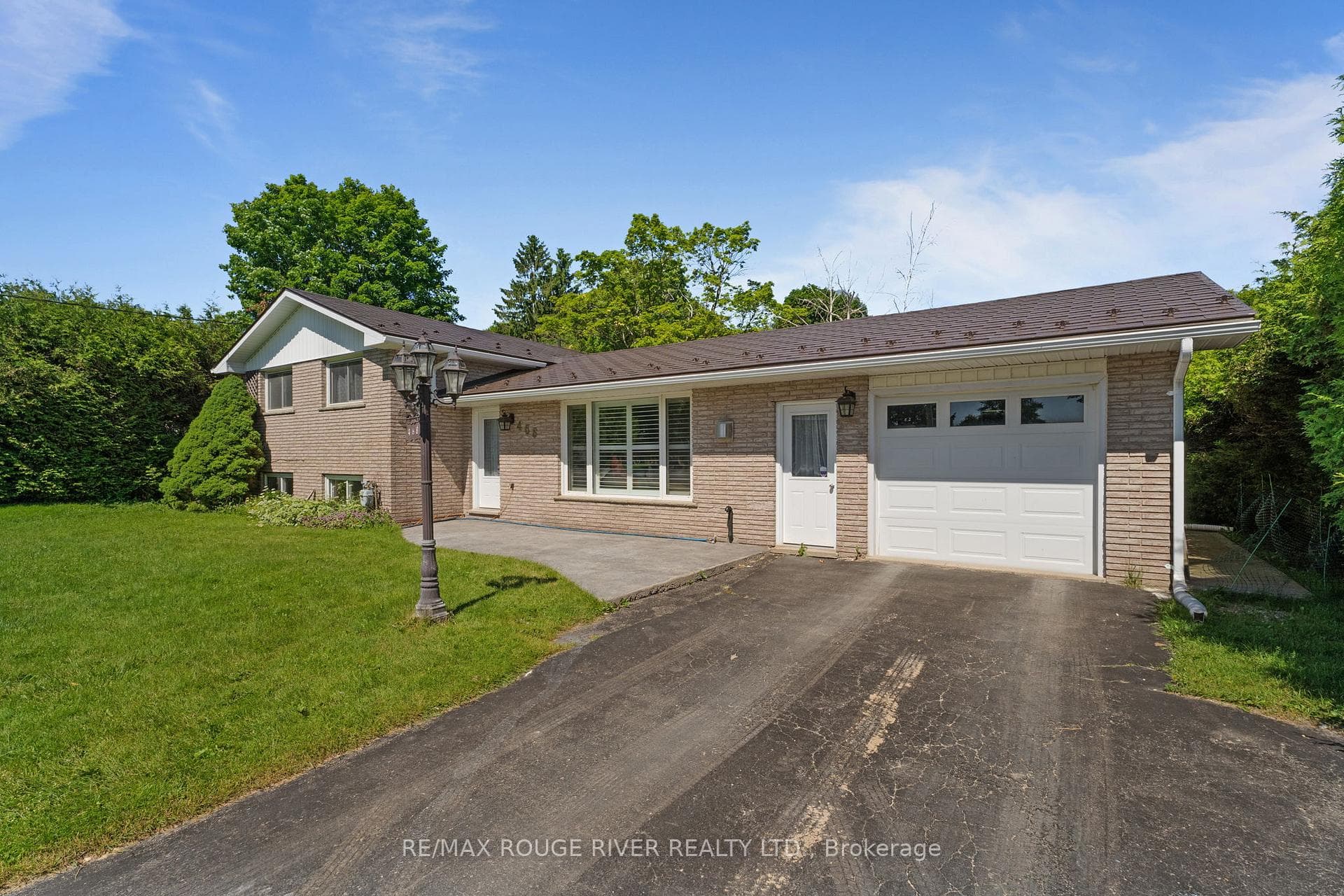 468 Victoria Street photo 2