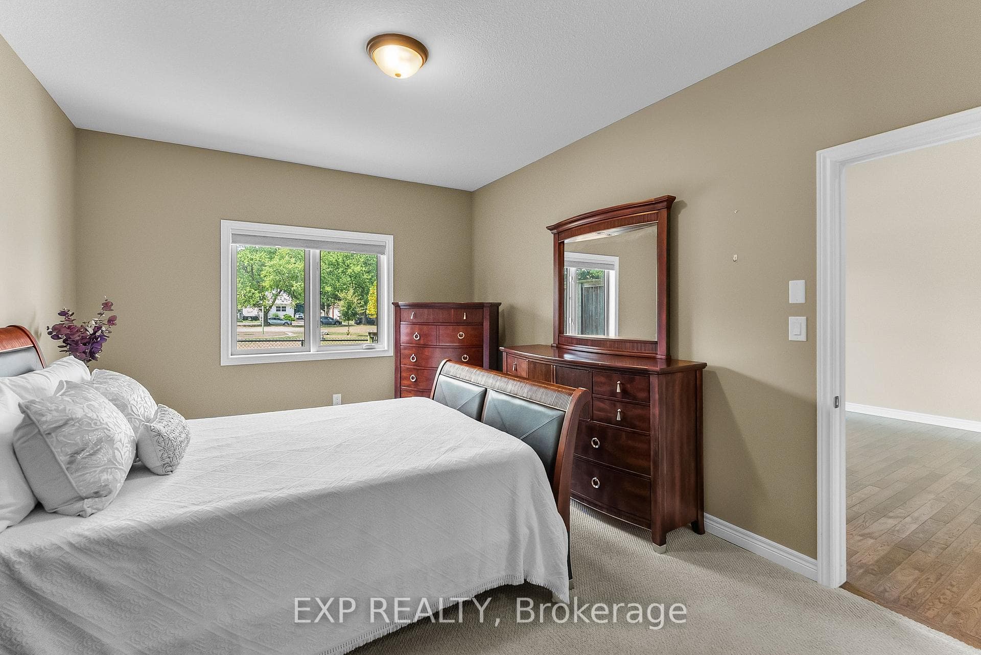 5490 Prince Edward Avenue Unit 4 photo 19