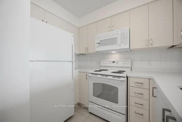 4889 Kimbermount Avenue Unit 702 photo 12