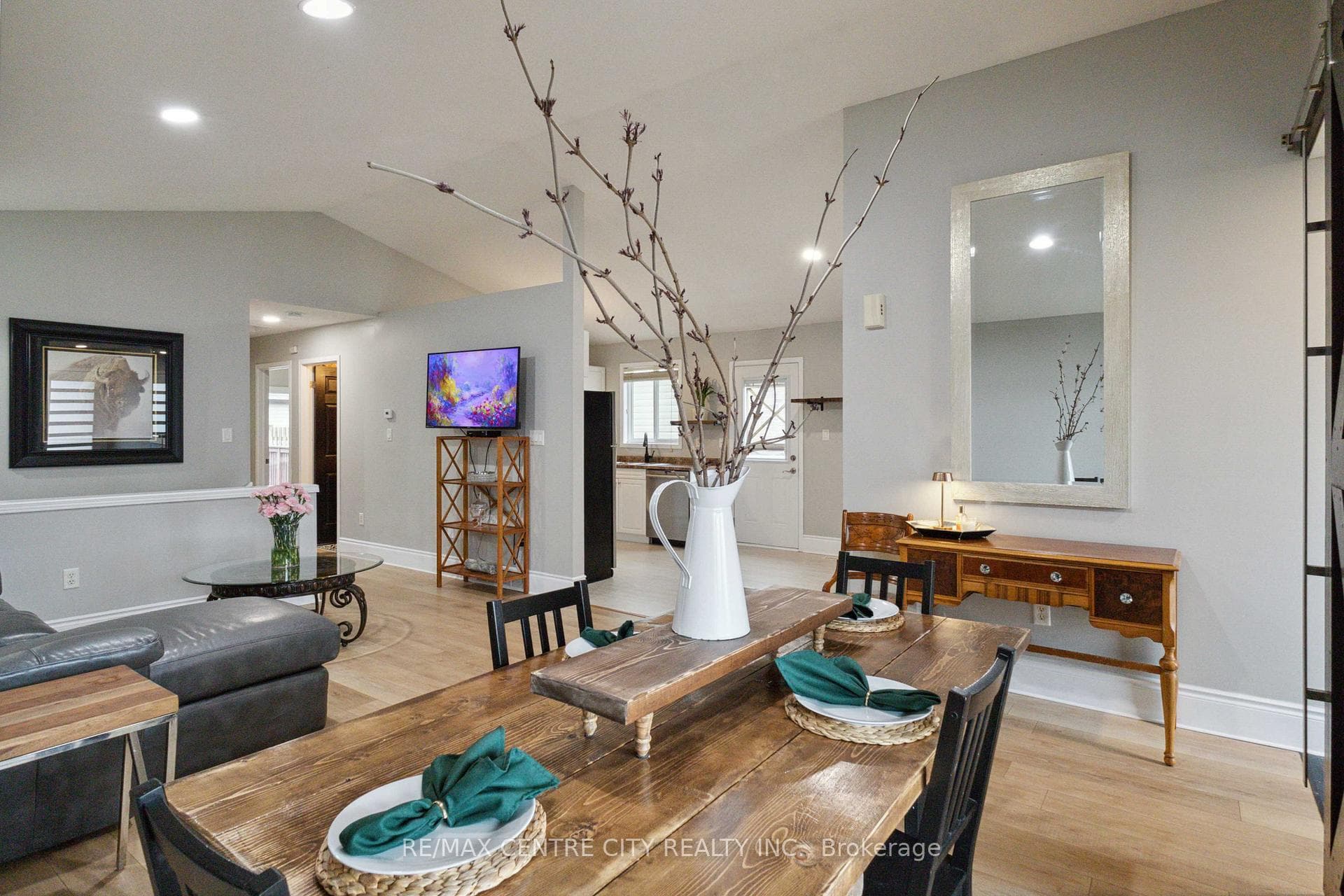 956 Bitterbush Crescent photo 12