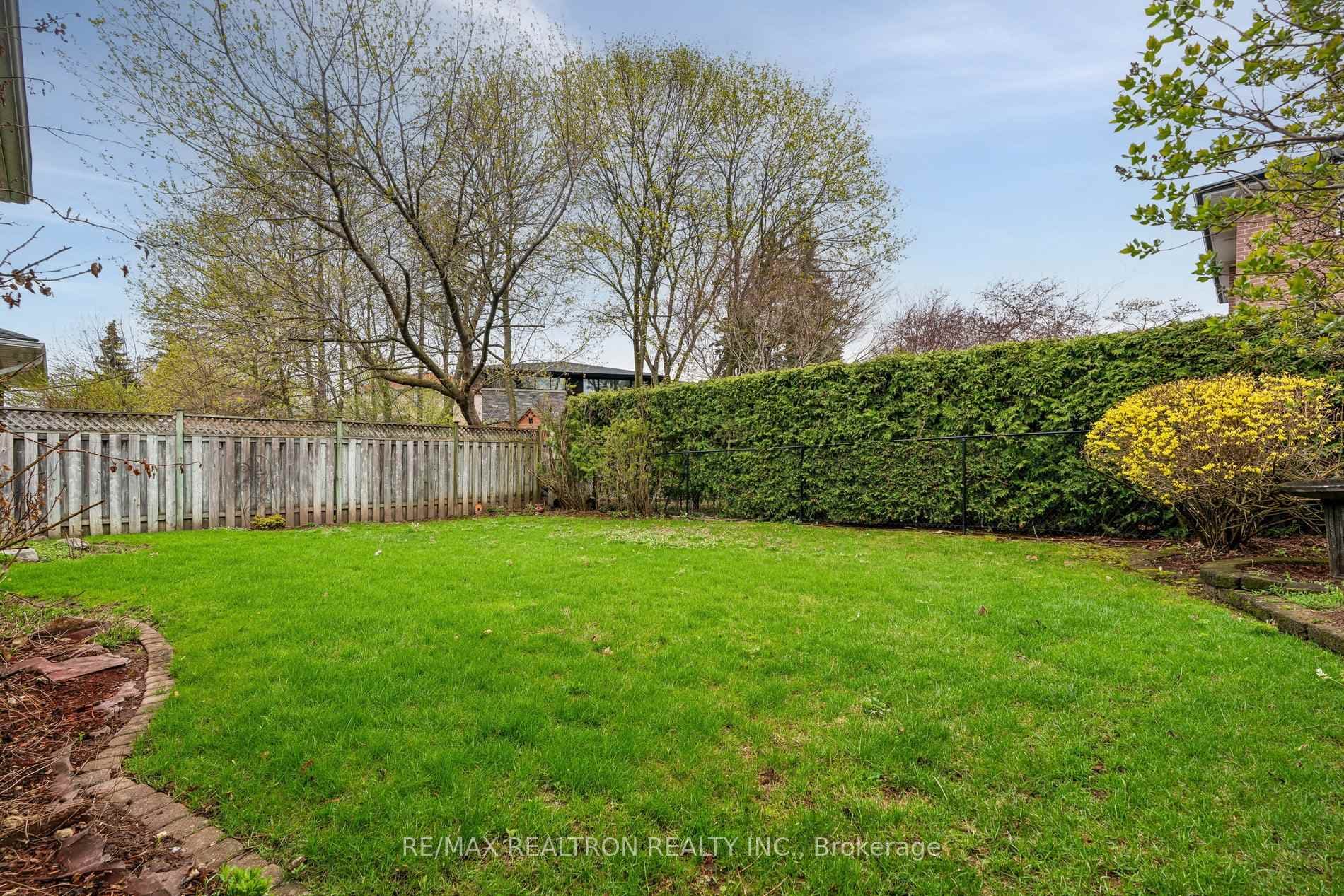 112 Trayborn Drive photo 40