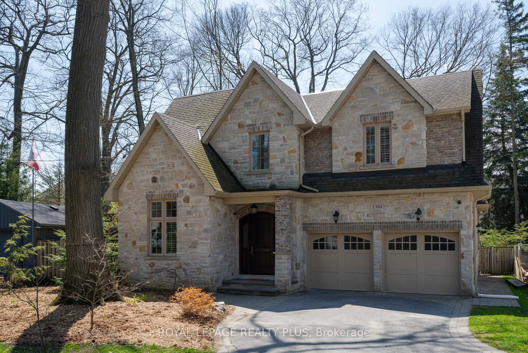 1394 Victor Avenue photo 1