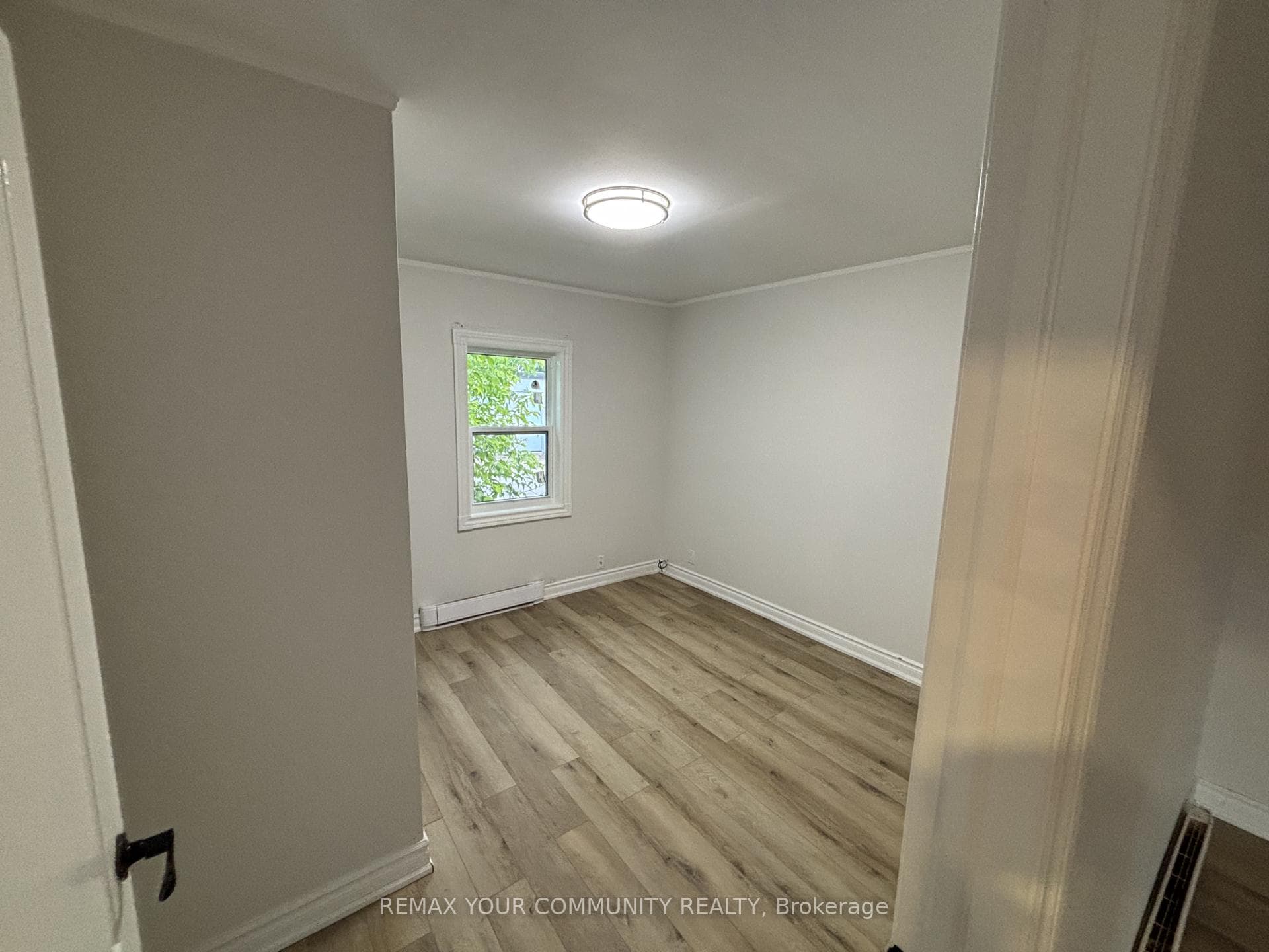262 The Queensway Road photo 13