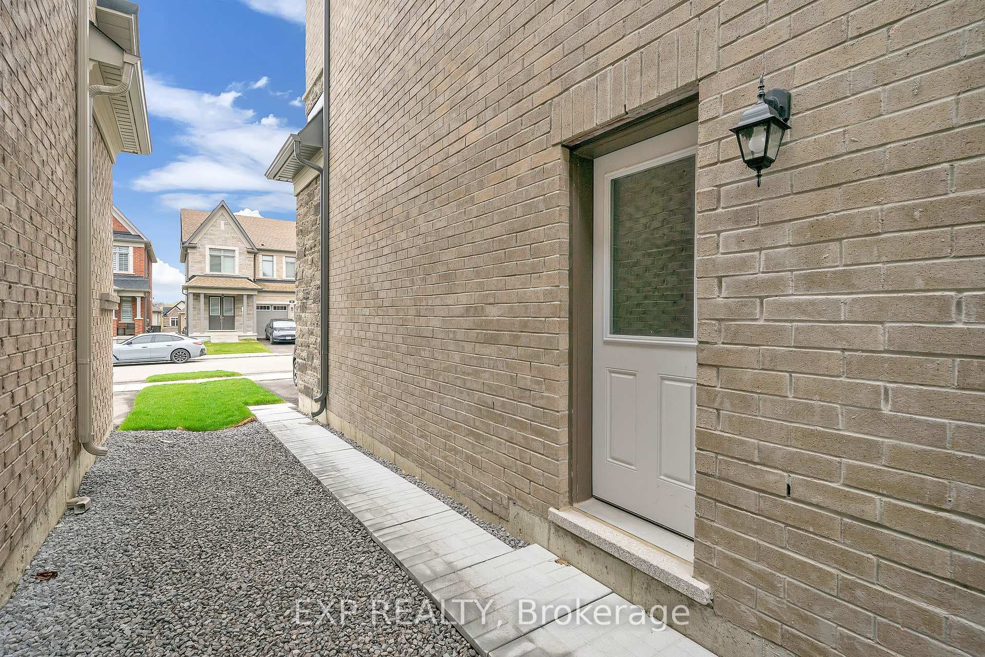 24 Sikura Circle Unit Bsmt photo 4