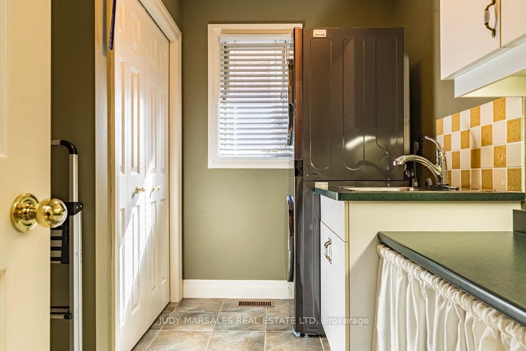 4 Gillespie Crescent photo 32