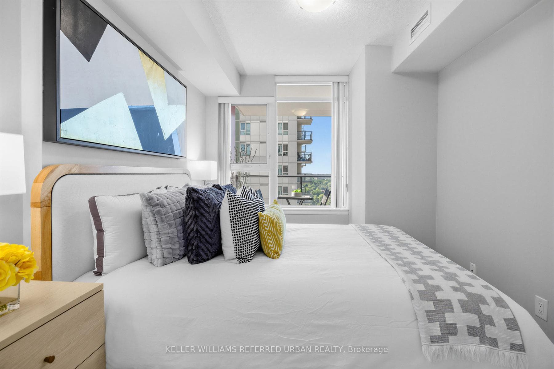 25 Town Centre Court Unit 2106 photo 12