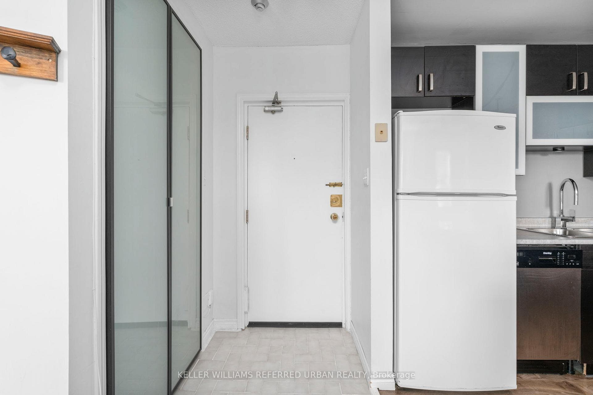 114 Vaughan Road Unit 407 photo 2