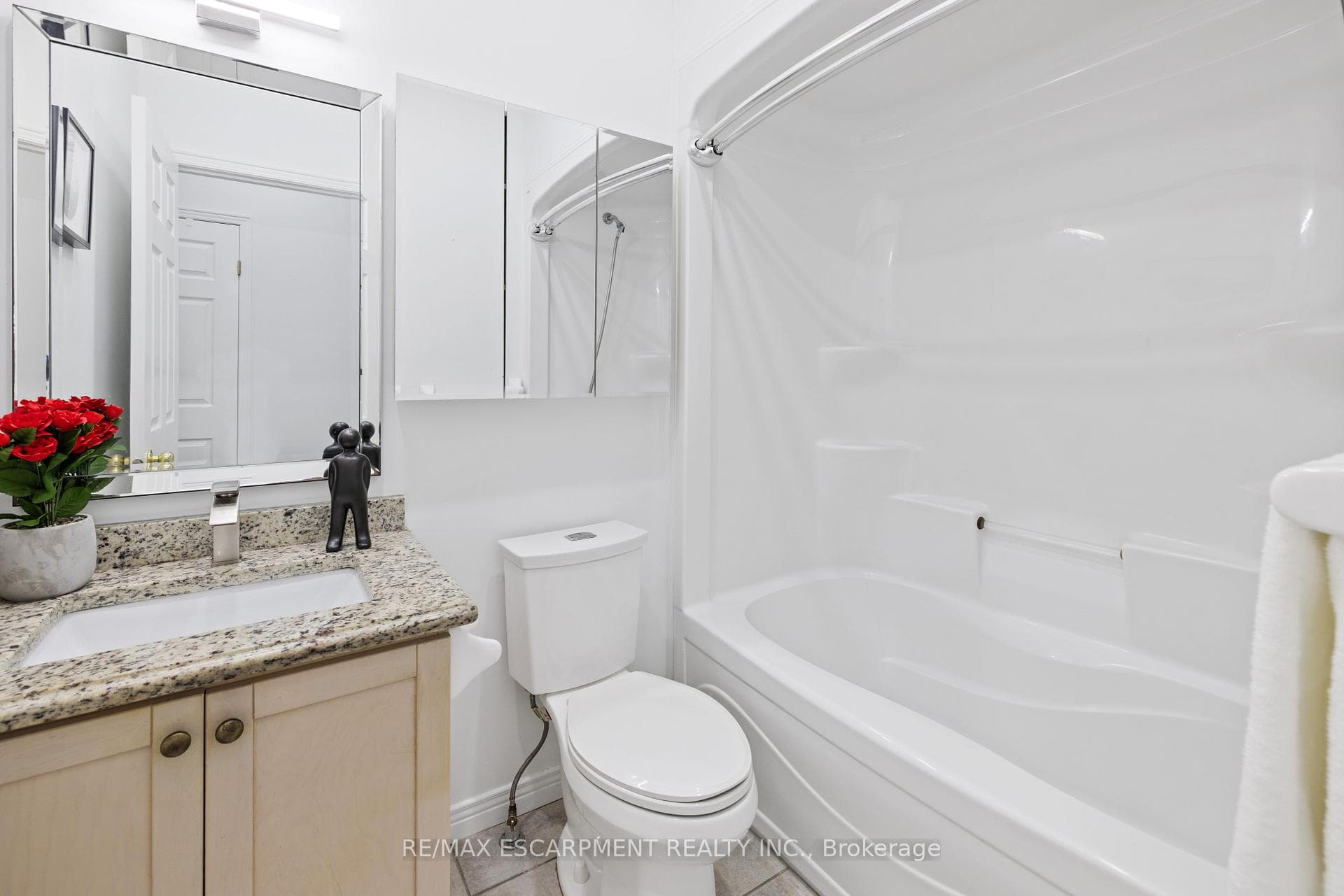 39 McKibbon Avenue photo 18