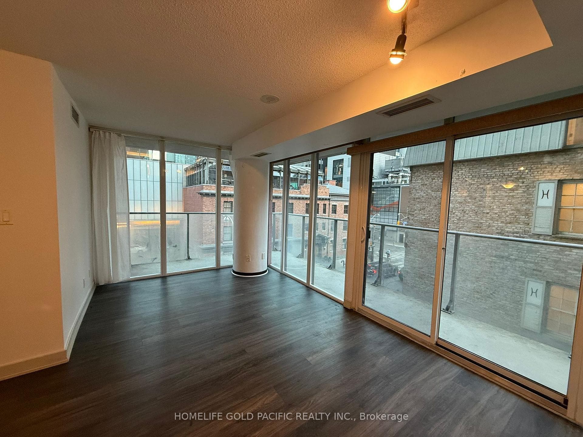 126 Simcoe Street Unit 311 photo 6