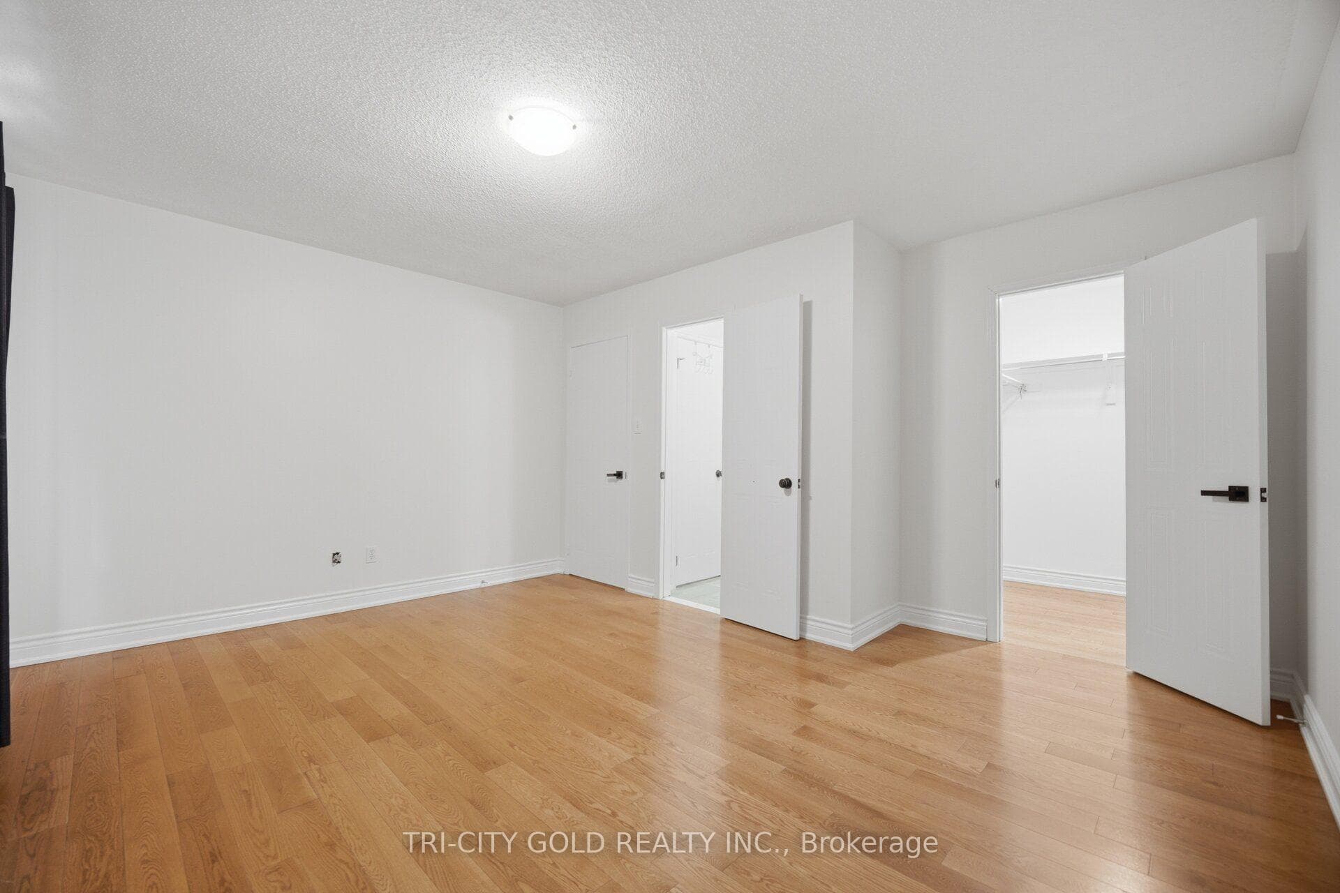 111 Chipmunk Crescent photo 23
