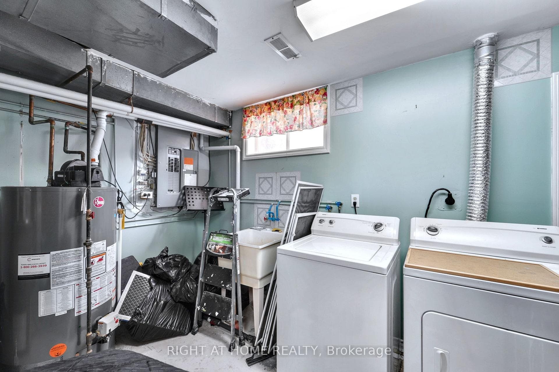 398 Woburn Avenue photo 32