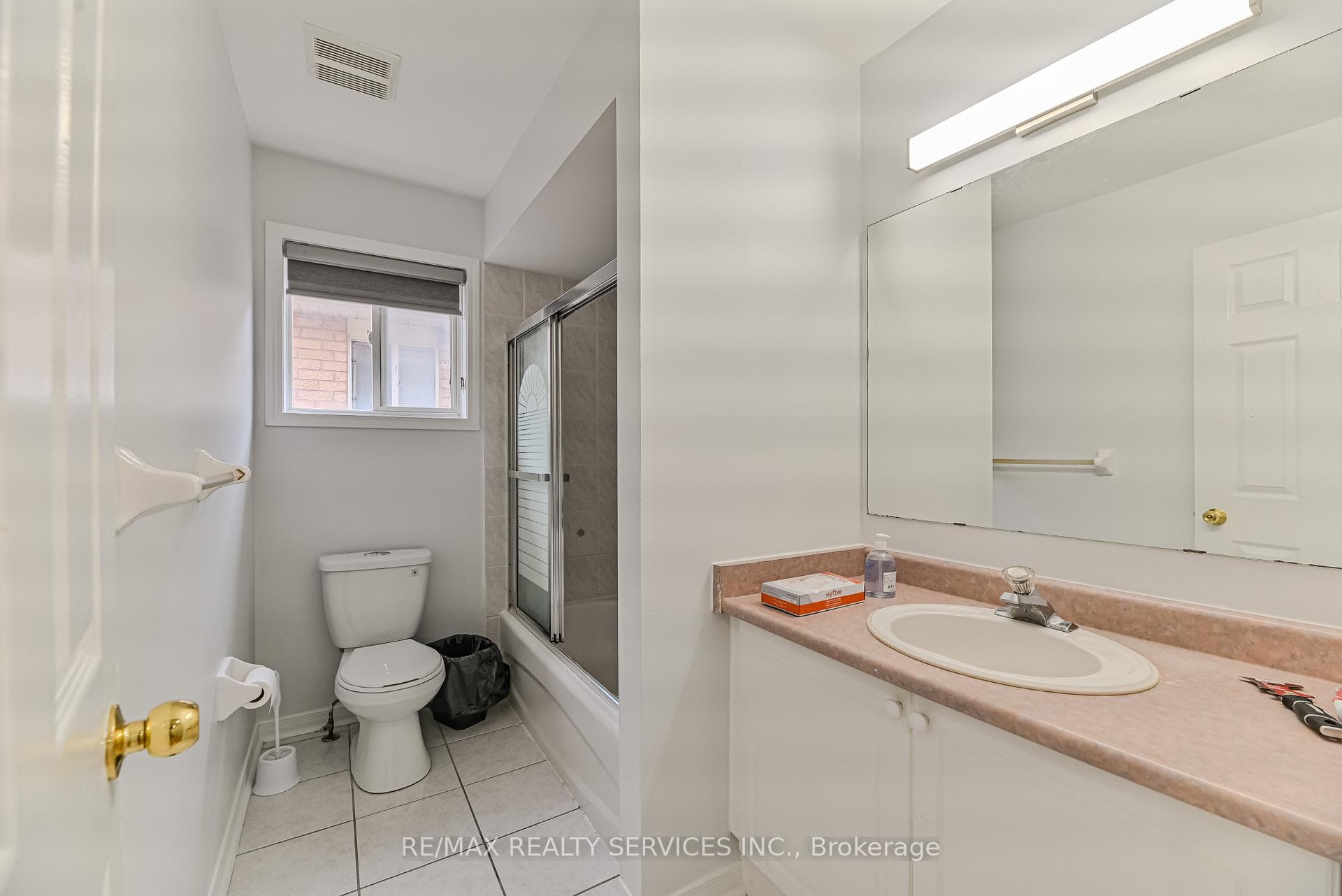 175 Toba Crescent photo 27