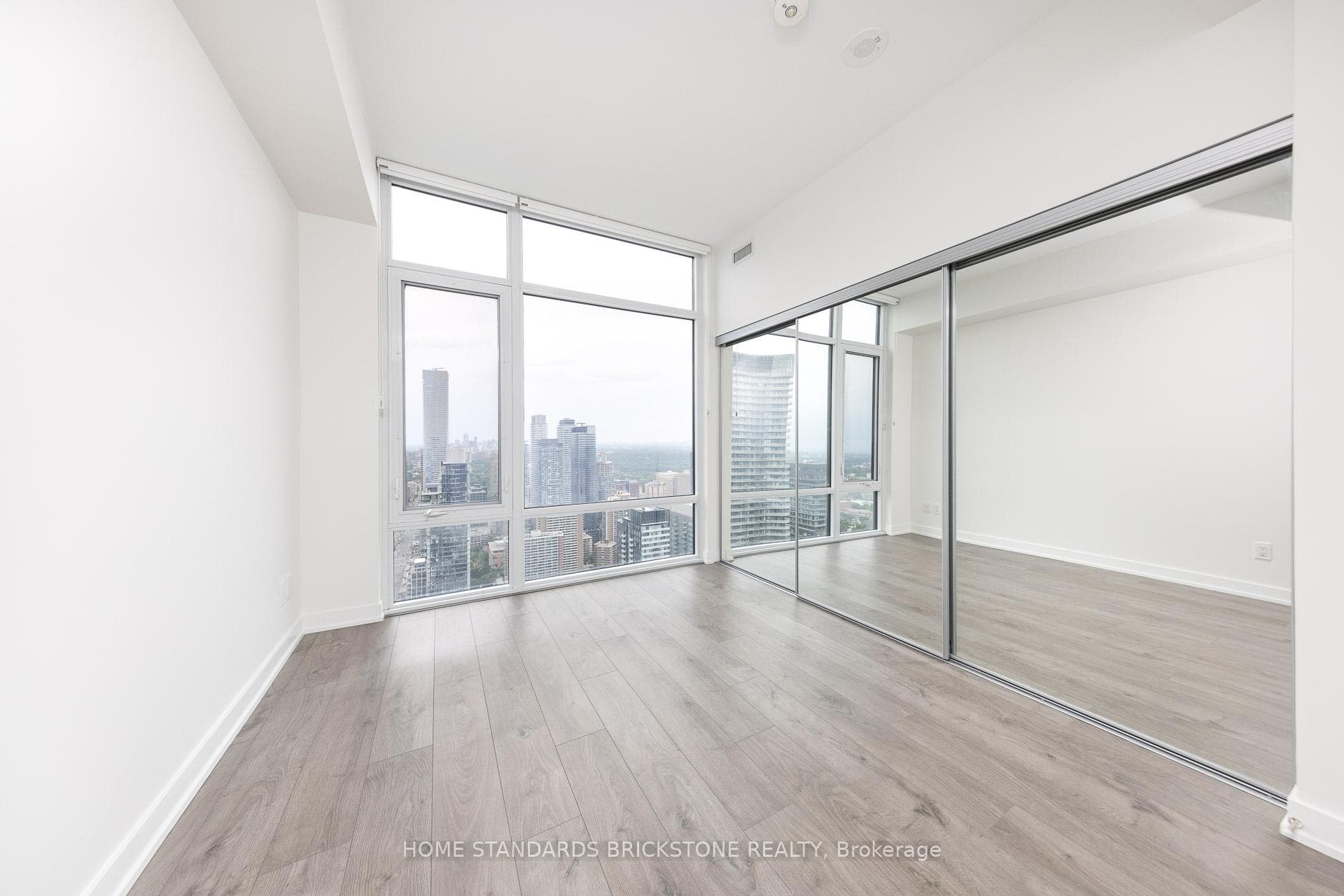 501 Yonge Street Unit 5205 photo 11