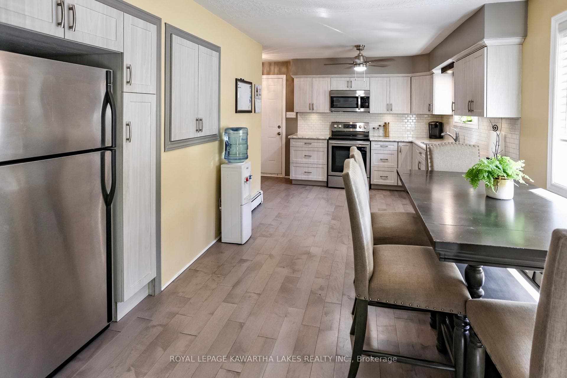 1185 Zoschke Drive photo 11