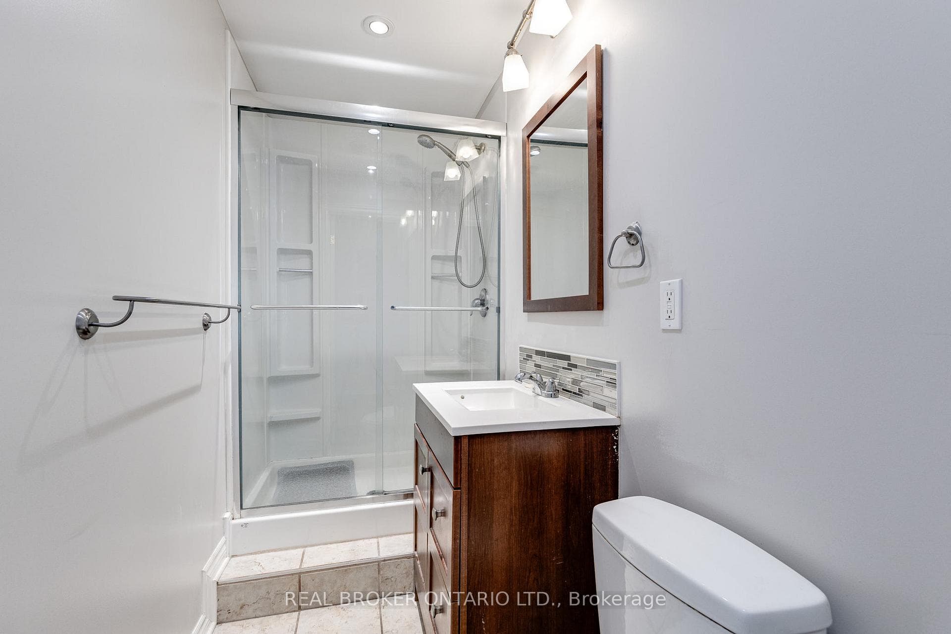371 Jones Avenue Unit Main photo 10