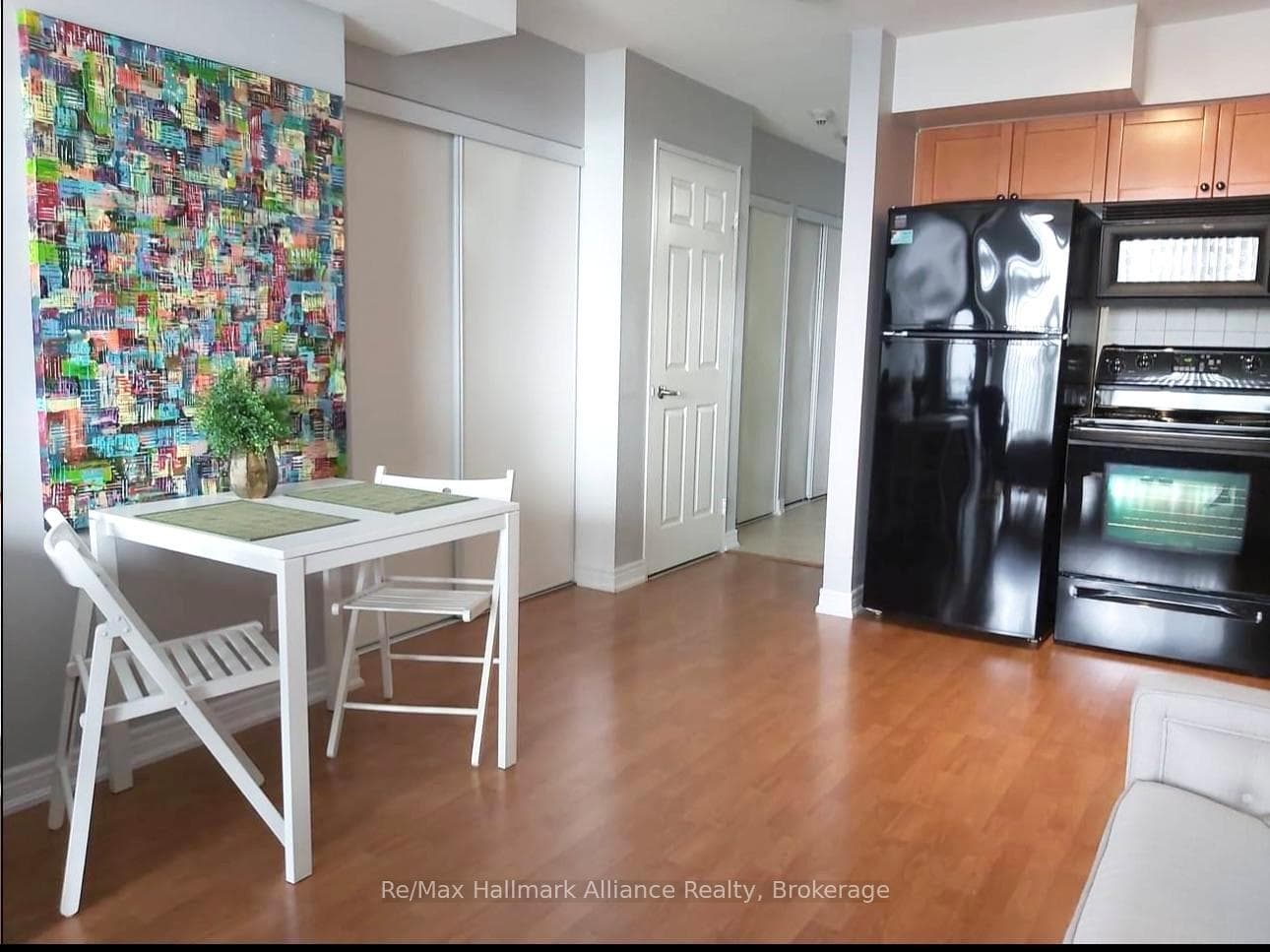 1369 Bloor Street Unit 910 photo 4