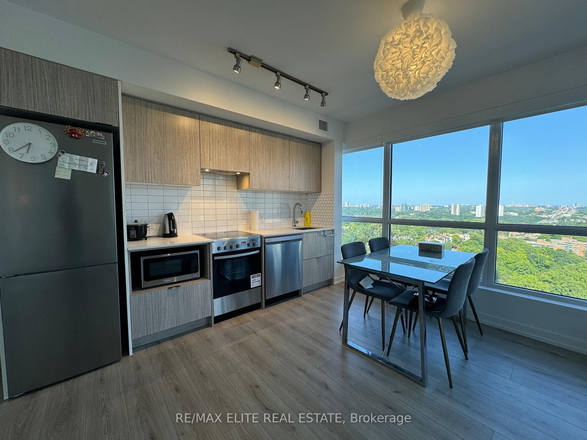 395 Bloor Street Unit 1811 photo 8