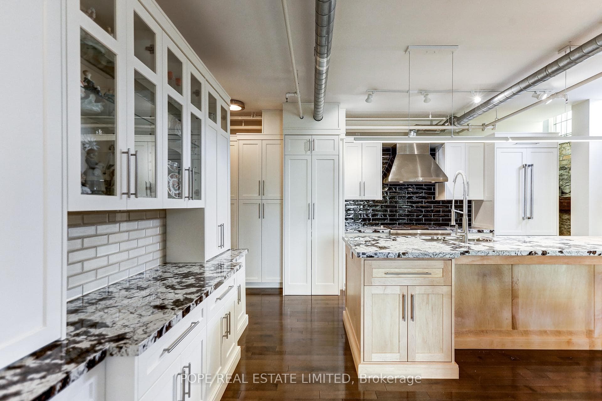 384 Sunnyside Avenue Unit 202 photo 12