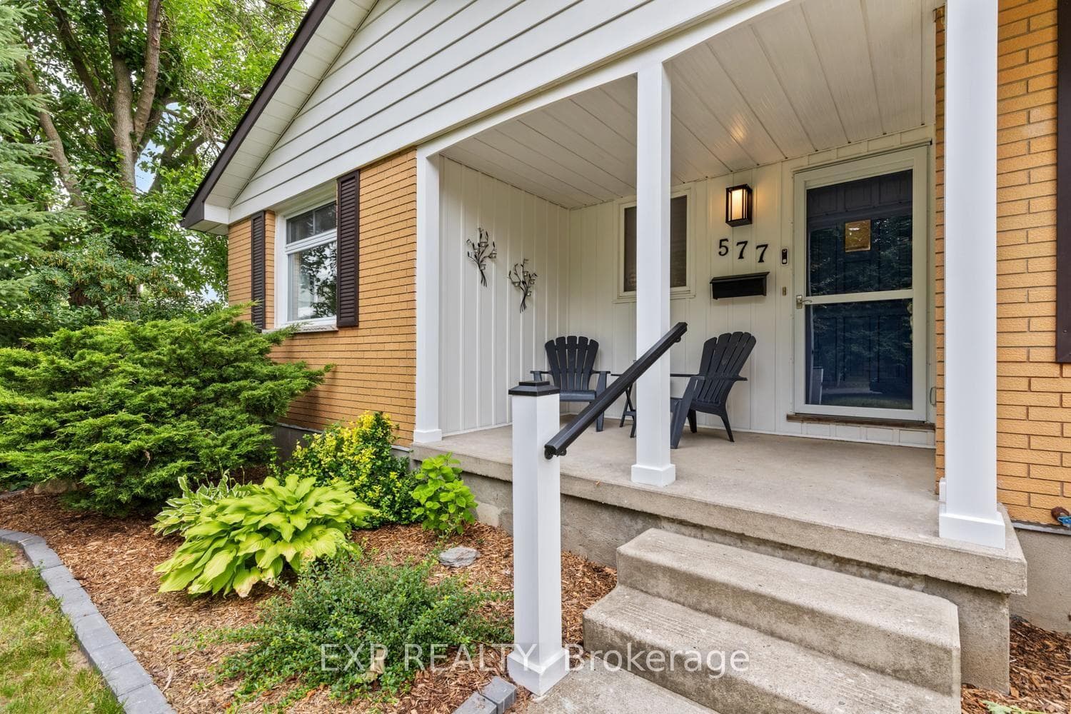 577 Dewan Street photo 2
