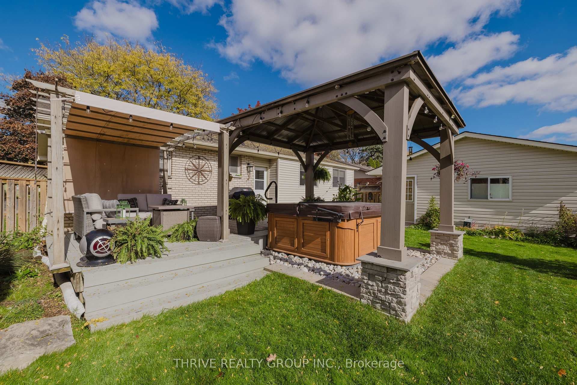 112 Downing Crescent photo 28