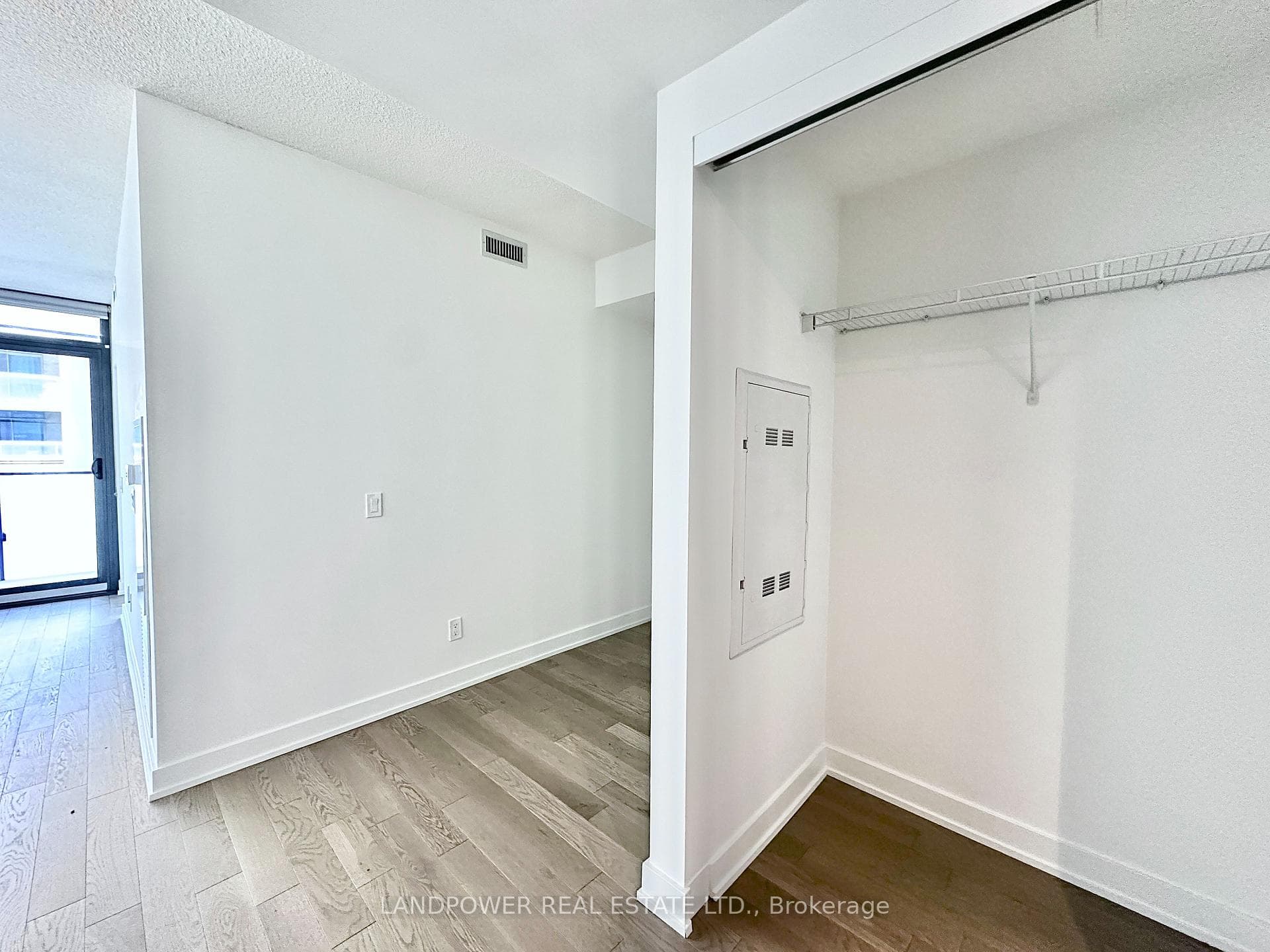 25 Richmond Street Unit 813 photo 11