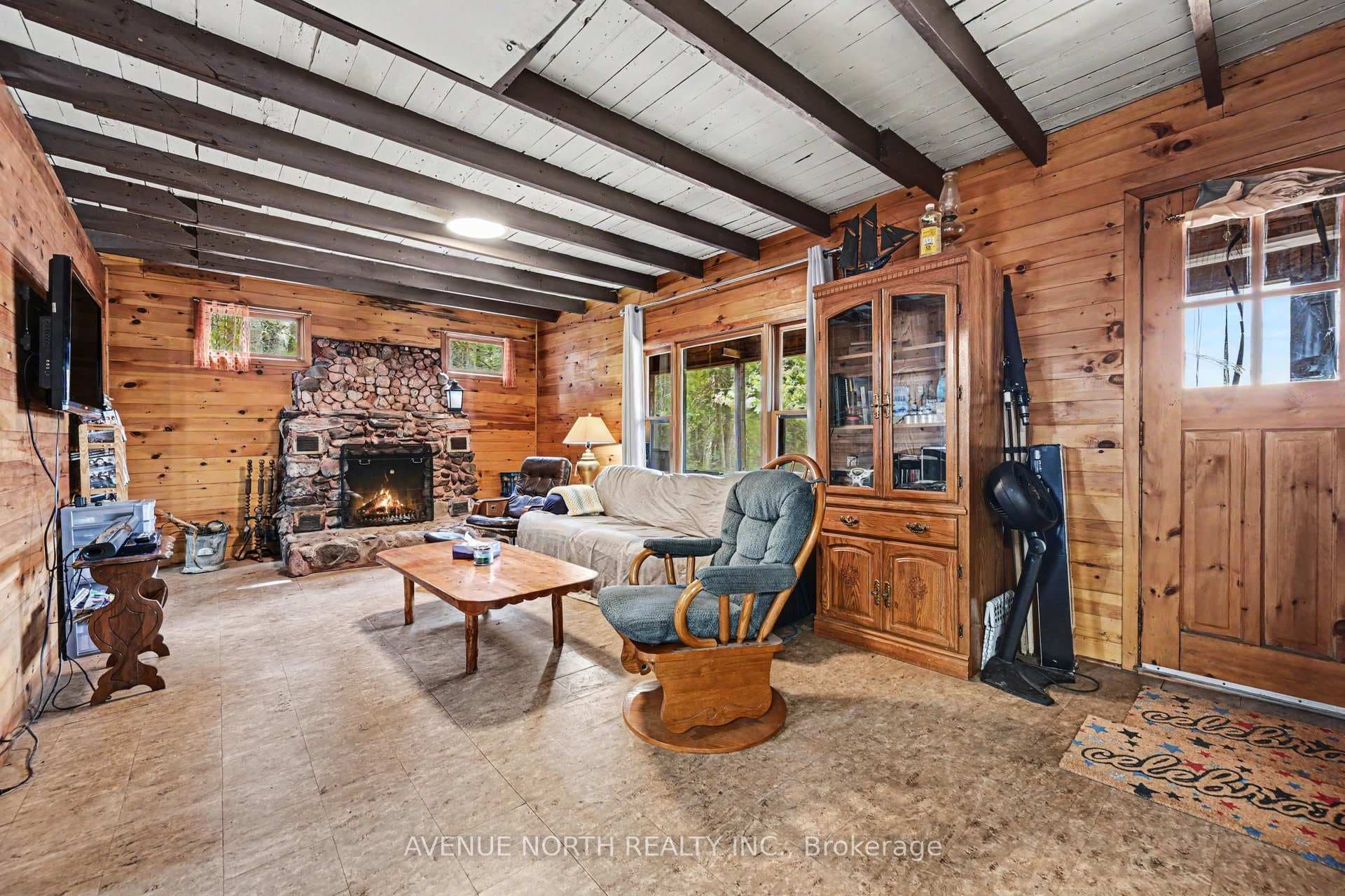 366 Holly Lane photo 6