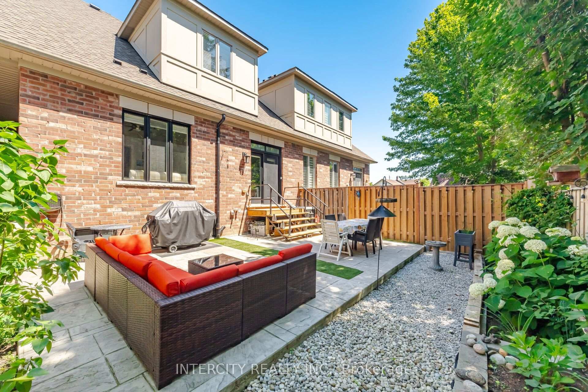 4 Petersen Place photo 39