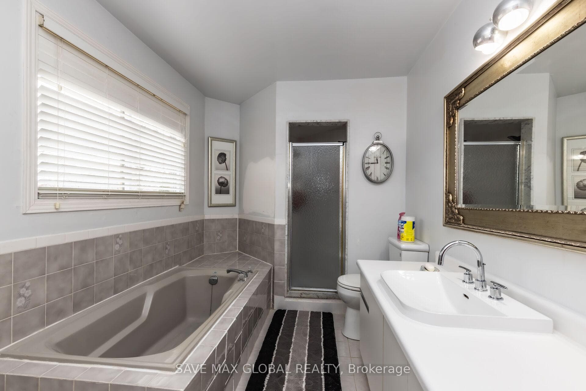 2367 Wildwood Crescent photo 25