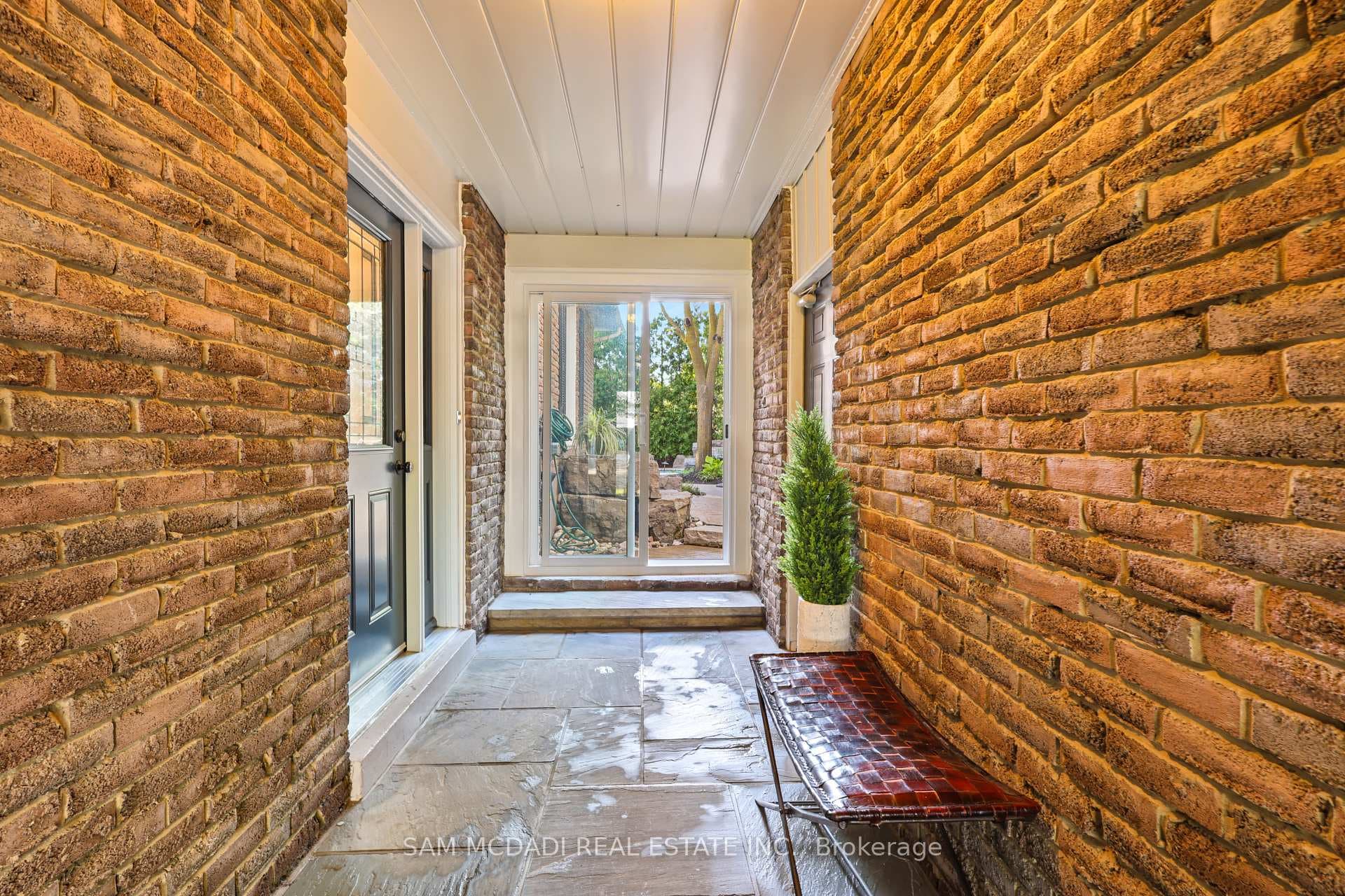38 Kenninghall Boulevard photo 3