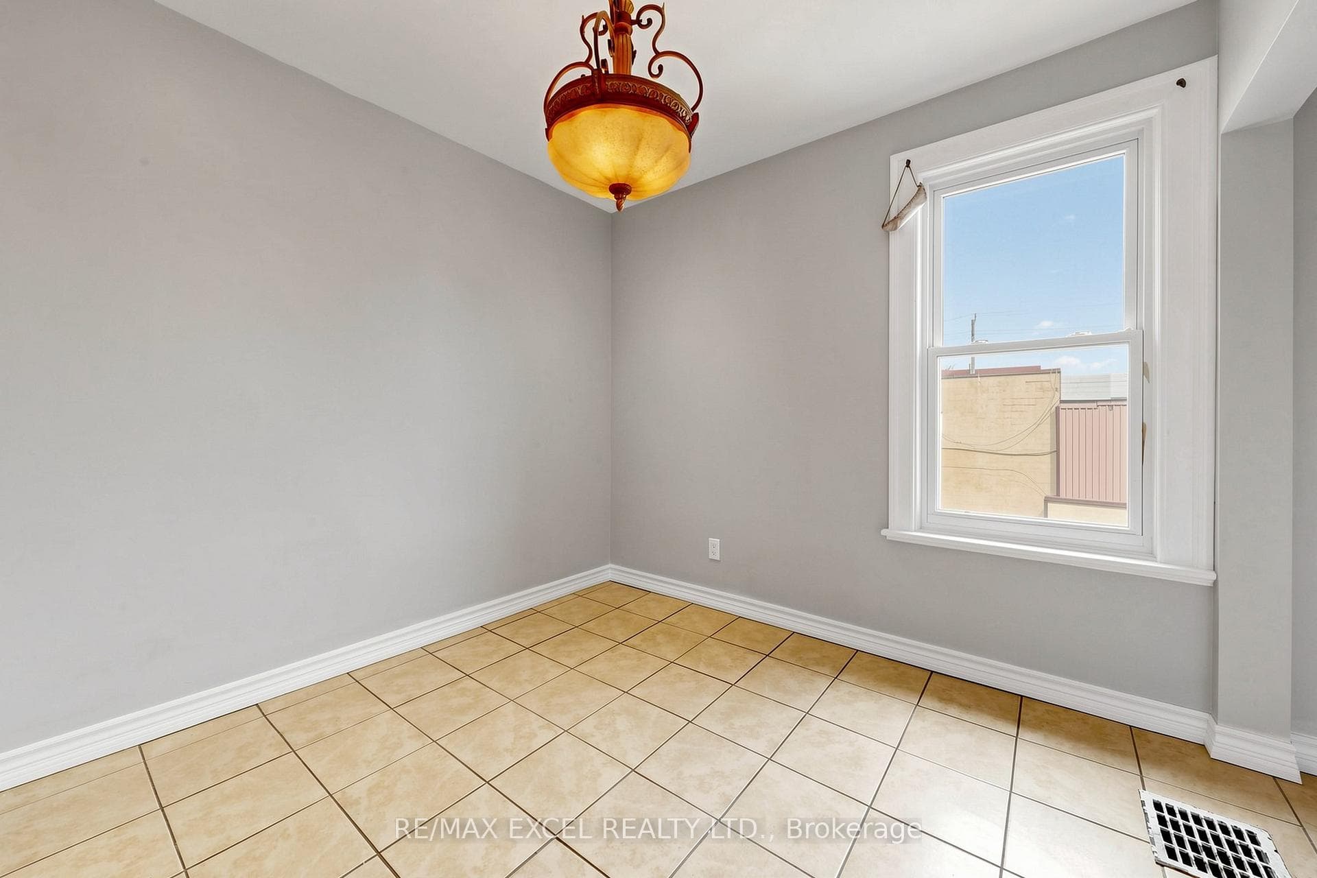 259 Victoria Avenue Unit Upper photo 11