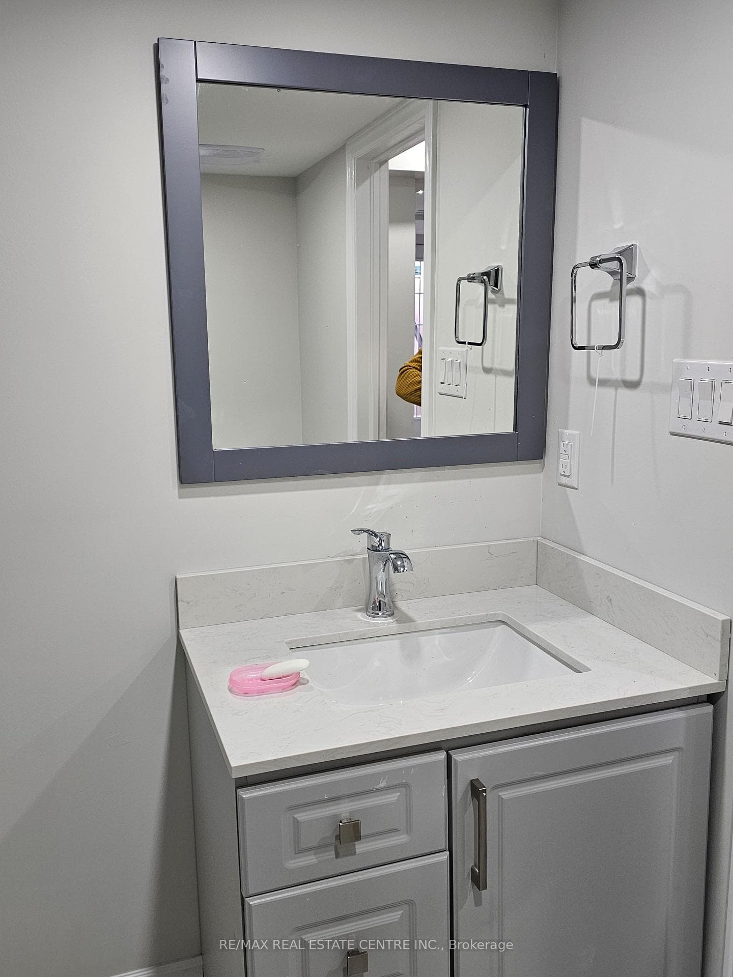 75 Connolly Crescent photo 8