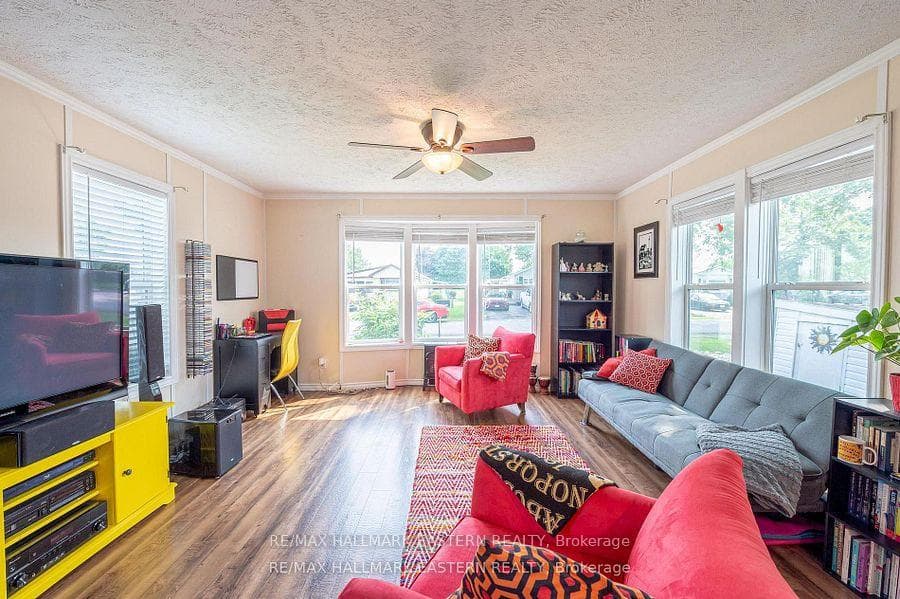 6 Hillview Drive photo 3