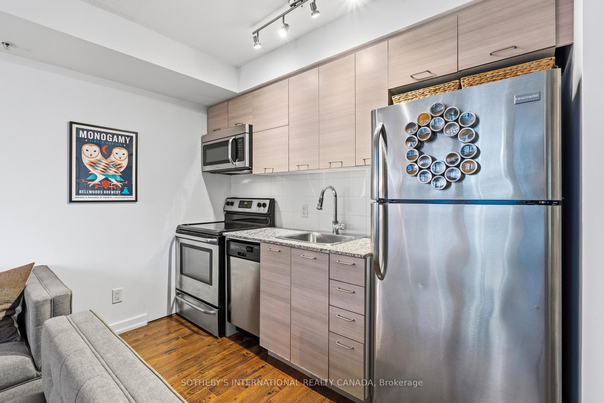 20 Joe Shuster Way Unit 407 photo 6