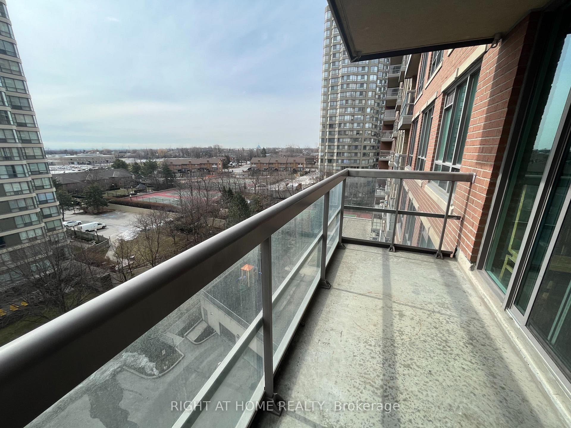 156 Enfield Place Unit 906 photo 14