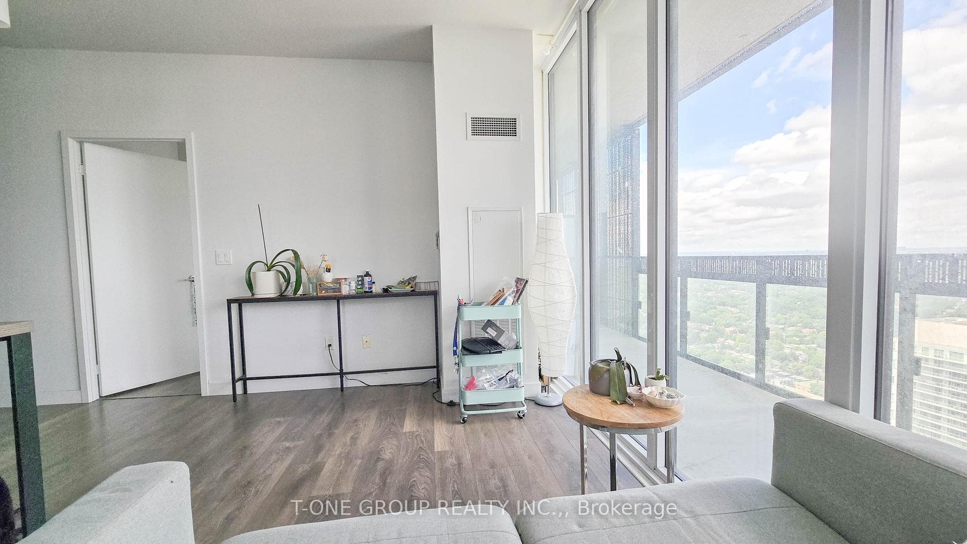 8 Eglinton Avenue Unit 4208 photo 13