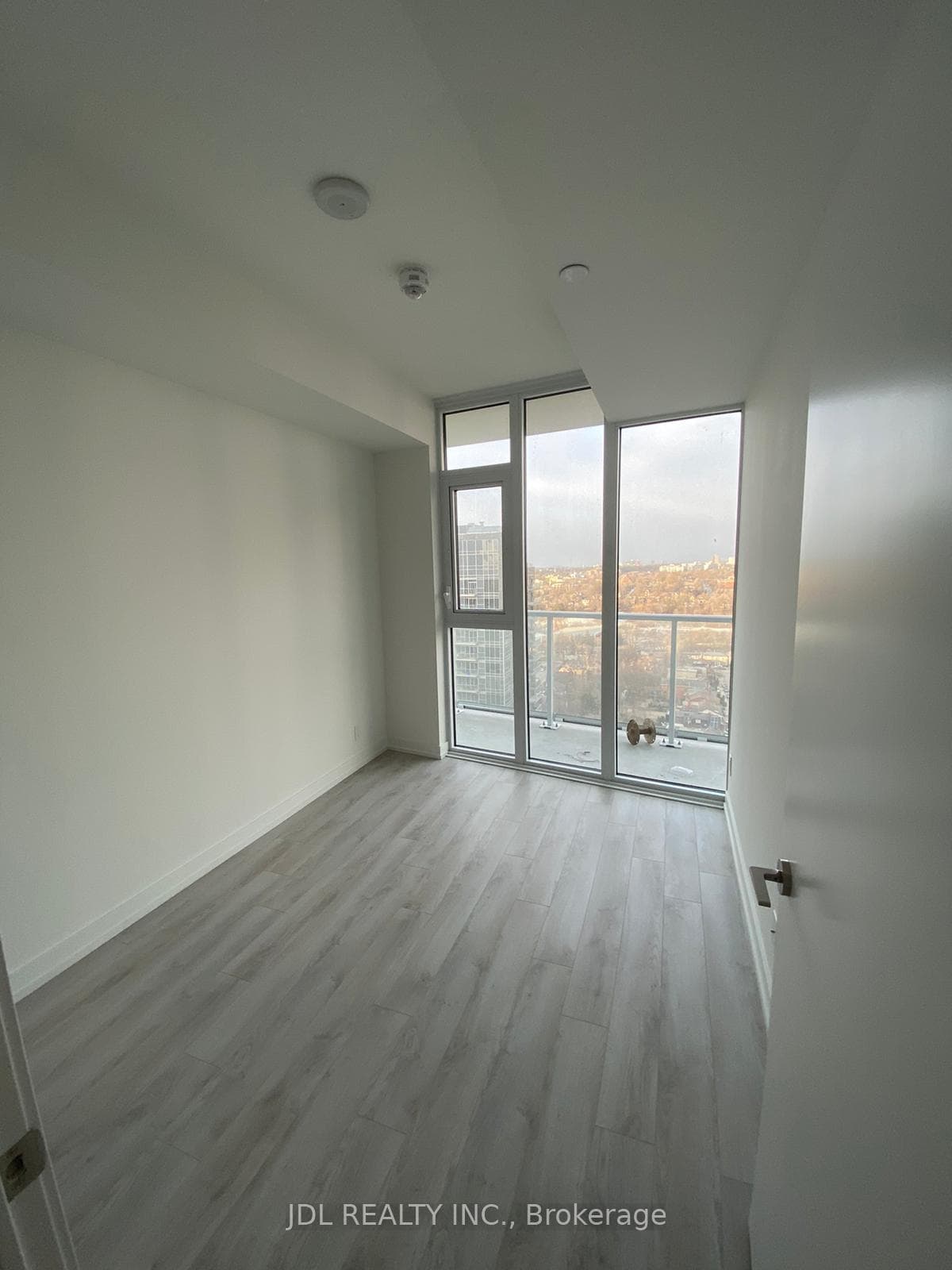 33 Helendale Avenue Unit 1811 photo 4