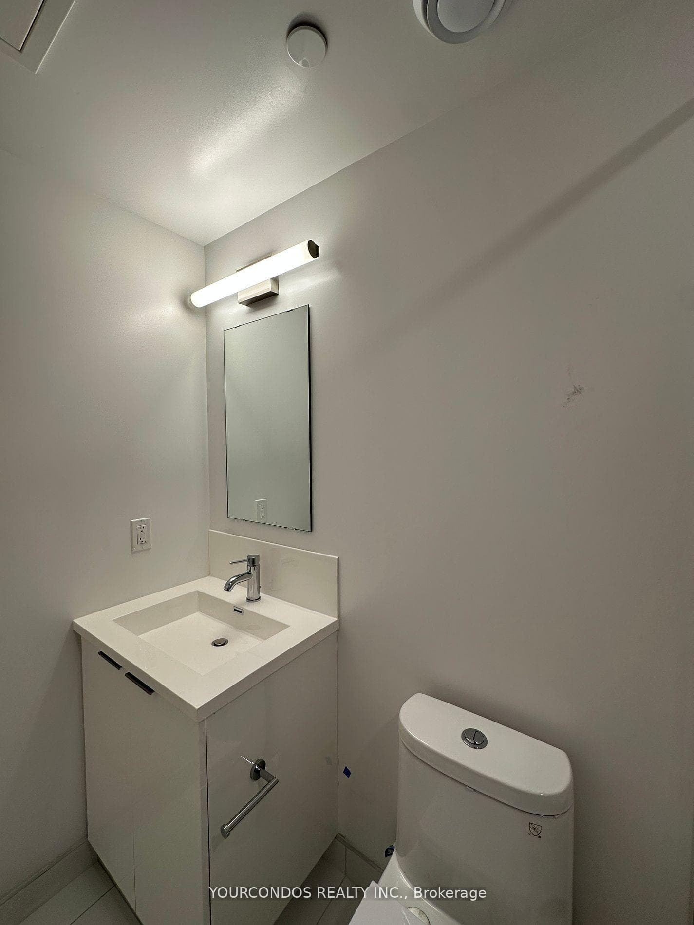 230 SIMCOE Street Unit 1227 photo 9